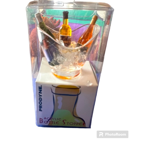 Wine bottle stop acrylic NWT - Picture 1 of 7